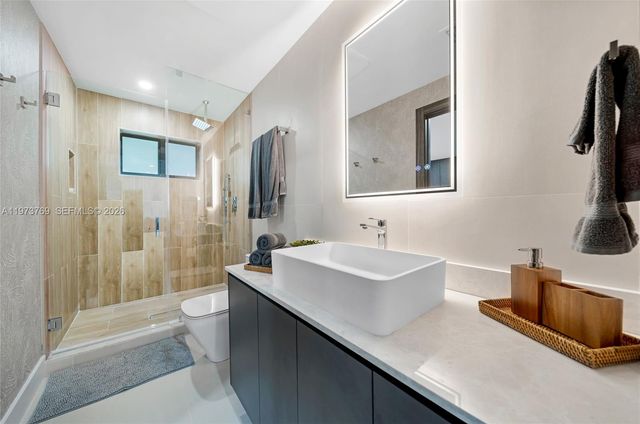 2100 SW 9th Ave, Miami, FL 33129