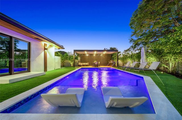 2100 SW 9th Ave, Miami, FL 33129