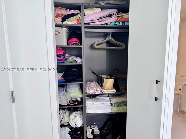 13800 Highland Dr 307, North Miami Beach, FL 33181