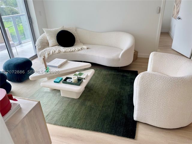 13800 Highland Dr 307, North Miami Beach, FL 33181