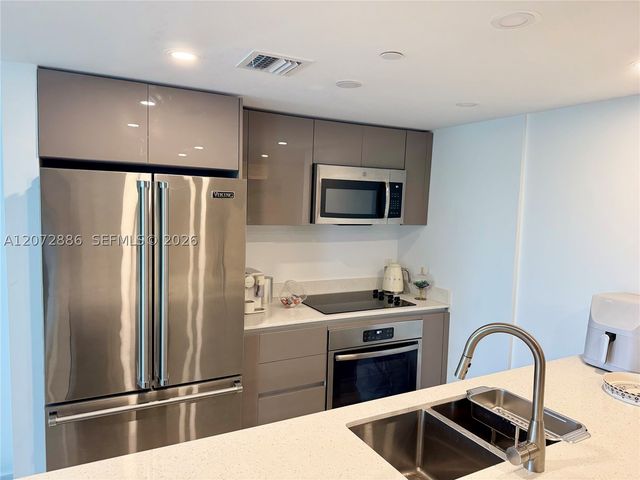13800 Highland Dr 307, North Miami Beach, FL 33181