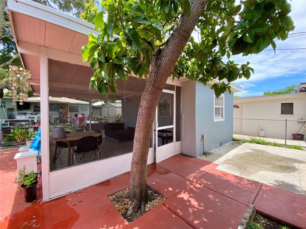 Image 17 of property listing at 3112 W TAMPA BAY BOULEVARD, Tampa, FL 33607