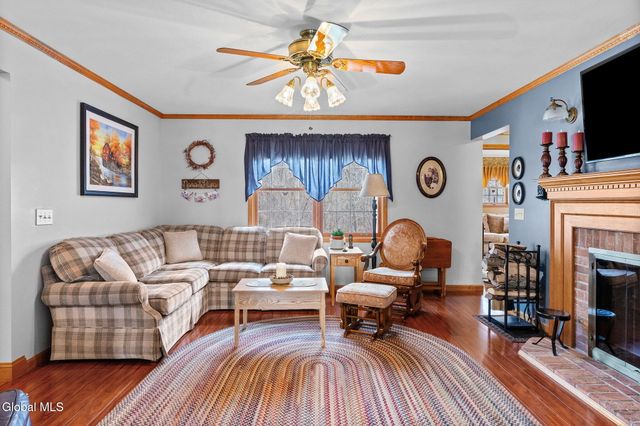32 Halsted Lane, Ravena, NY 12143
