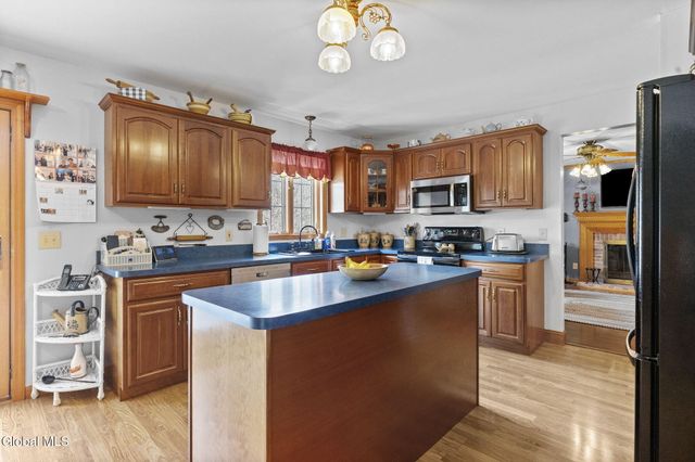 32 Halsted Lane, Ravena, NY 12143