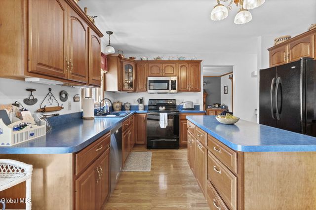 32 Halsted Lane, Ravena, NY 12143