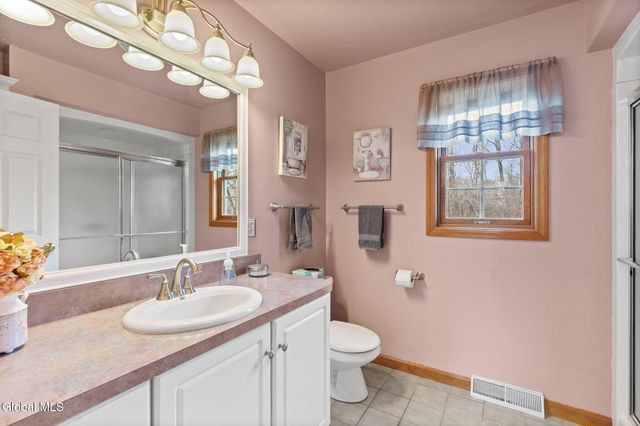 32 Halsted Lane, Ravena, NY 12143