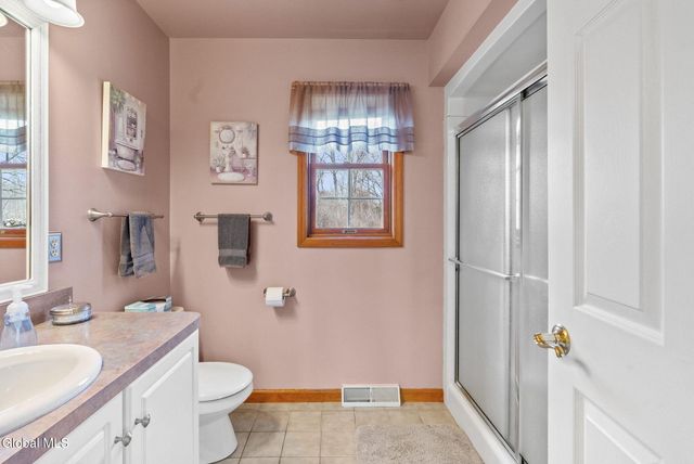 32 Halsted Lane, Ravena, NY 12143