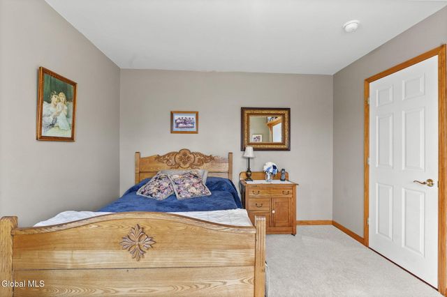 32 Halsted Lane, Ravena, NY 12143