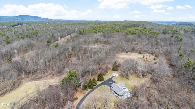 32 Halsted Lane, Ravena, NY 12143