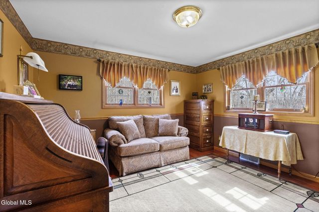32 Halsted Lane, Ravena, NY 12143