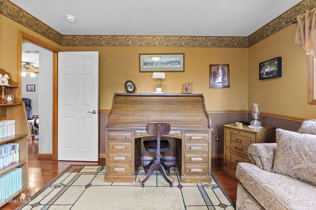 32 Halsted Lane, Ravena, NY 12143