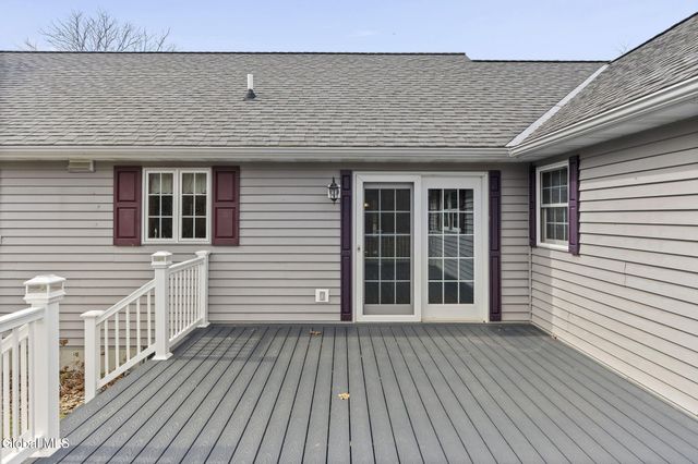 32 Halsted Lane, Ravena, NY 12143