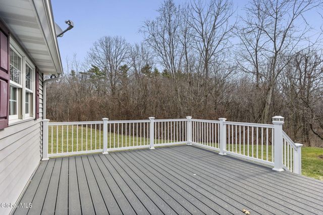 32 Halsted Lane, Ravena, NY 12143
