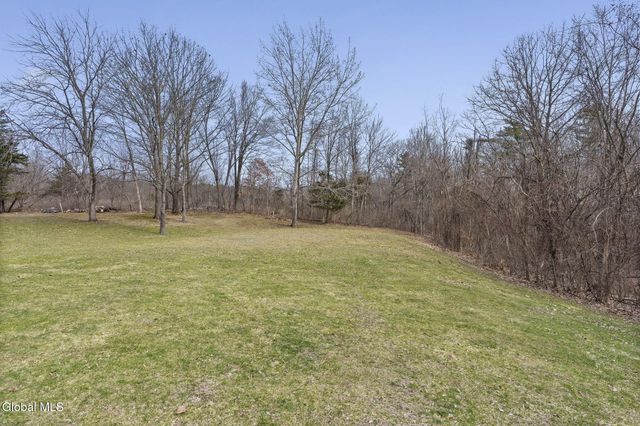 32 Halsted Lane, Ravena, NY 12143