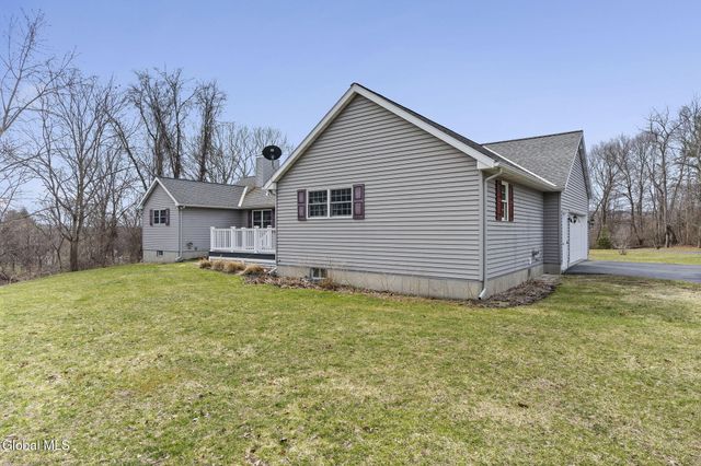 32 Halsted Lane, Ravena, NY 12143