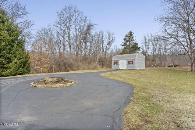 32 Halsted Lane, Ravena, NY 12143