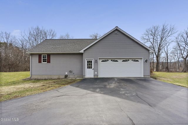 32 Halsted Lane, Ravena, NY 12143
