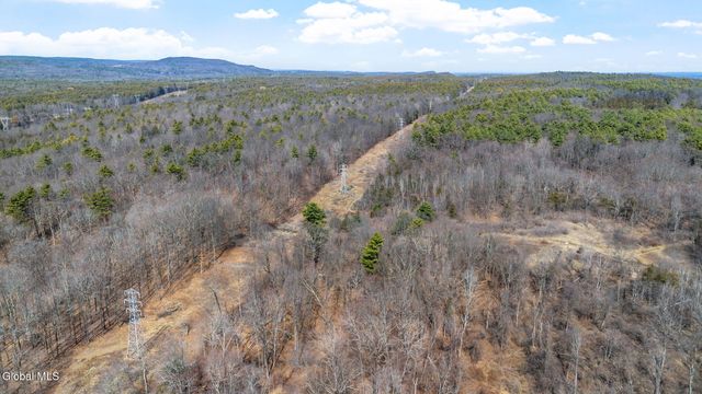 32 Halsted Lane, Ravena, NY 12143