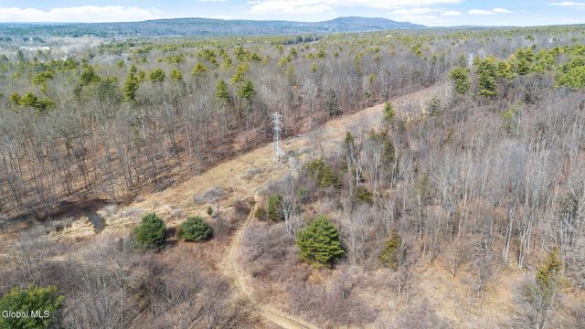 32 Halsted Lane, Ravena, NY 12143