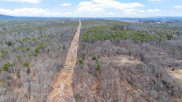 32 Halsted Lane, Ravena, NY 12143