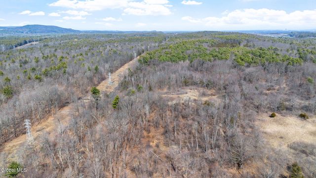 32 Halsted Lane, Ravena, NY 12143