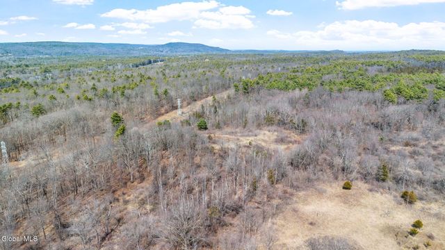 32 Halsted Lane, Ravena, NY 12143