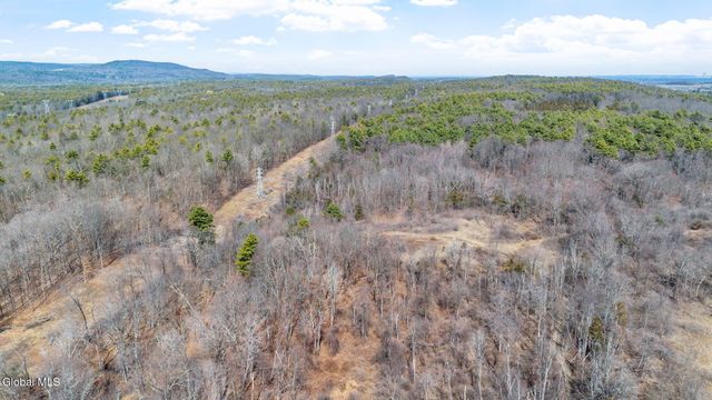 32 Halsted Lane, Ravena, NY 12143