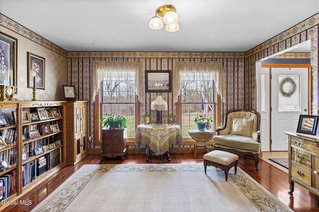 32 Halsted Lane, Ravena, NY 12143