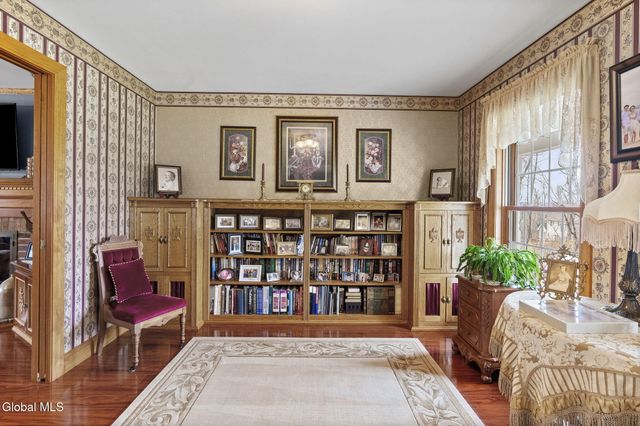 32 Halsted Lane, Ravena, NY 12143