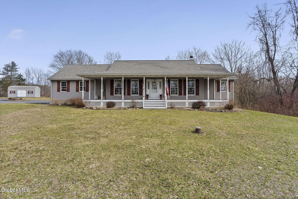 32 Halsted Lane, Ravena, NY 12143