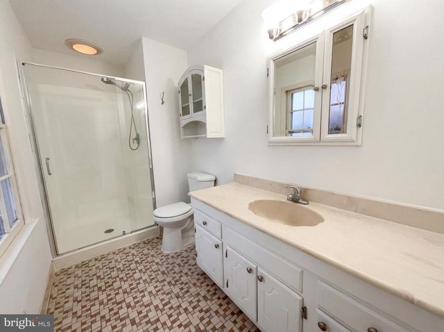 114 APPLEWOOD CT, Hamilton, VA 20158