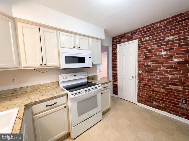 114 APPLEWOOD CT, Hamilton, VA 20158