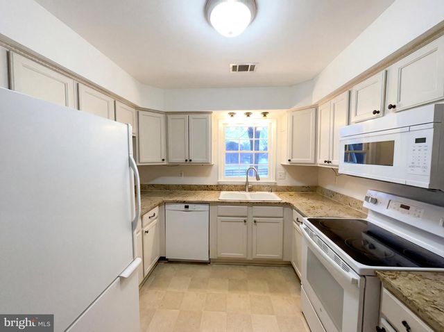 114 APPLEWOOD CT, Hamilton, VA 20158