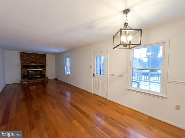 114 APPLEWOOD CT, Hamilton, VA 20158