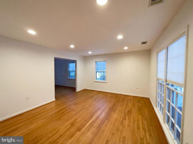 114 APPLEWOOD CT, Hamilton, VA 20158