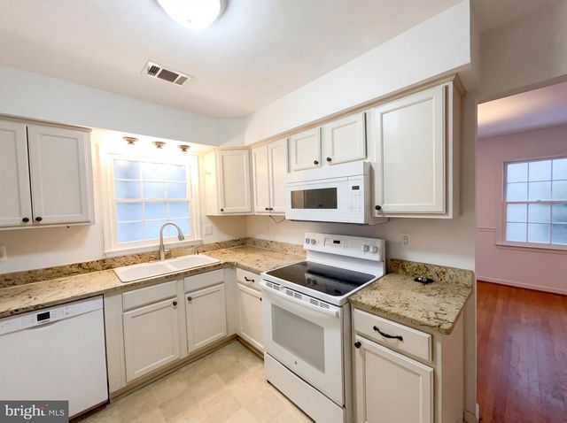 114 APPLEWOOD CT, Hamilton, VA 20158