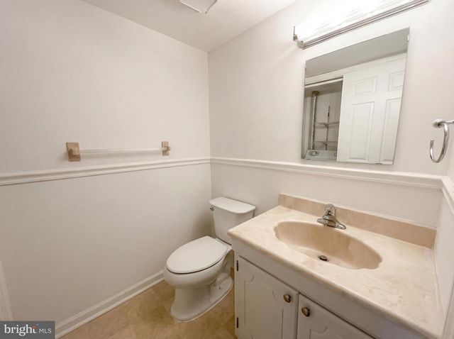 114 APPLEWOOD CT, Hamilton, VA 20158