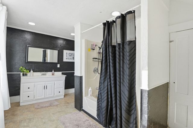 5 Ripley Place, Worcester, MA 01610