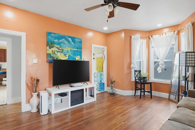 5 Ripley Place, Worcester, MA 01610