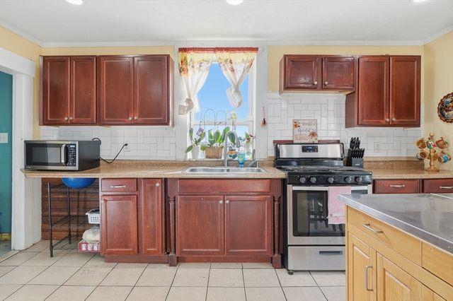 5 Ripley Place, Worcester, MA 01610