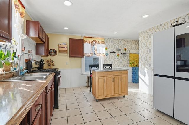 5 Ripley Place, Worcester, MA 01610