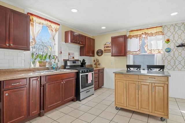 5 Ripley Place, Worcester, MA 01610