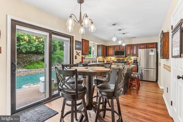 1204 WOODSVIEW DR, Garnet Valley, PA 19060