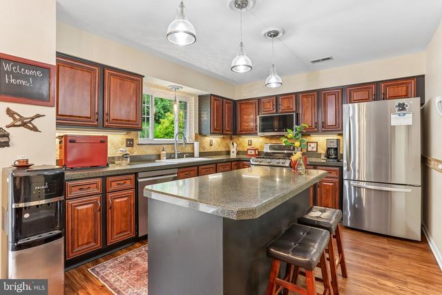1204 WOODSVIEW DR, Garnet Valley, PA 19060