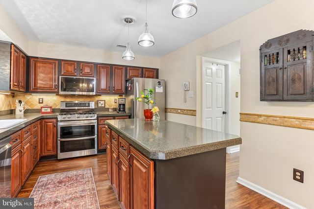 1204 WOODSVIEW DR, Garnet Valley, PA 19060