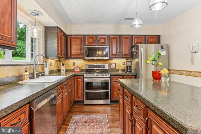 1204 WOODSVIEW DR, Garnet Valley, PA 19060