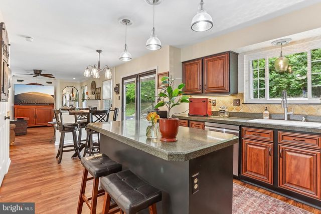 1204 WOODSVIEW DR, Garnet Valley, PA 19060