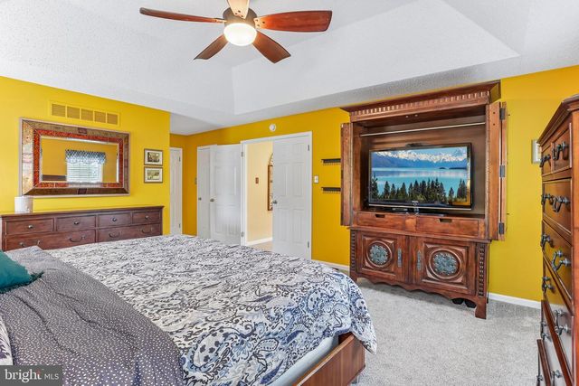 1204 WOODSVIEW DR, Garnet Valley, PA 19060