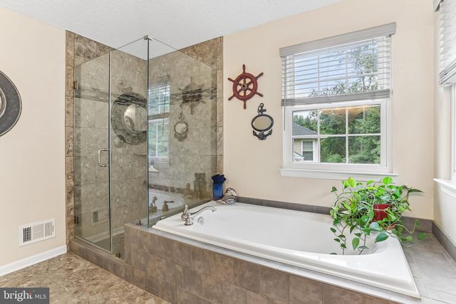 1204 WOODSVIEW DR, Garnet Valley, PA 19060