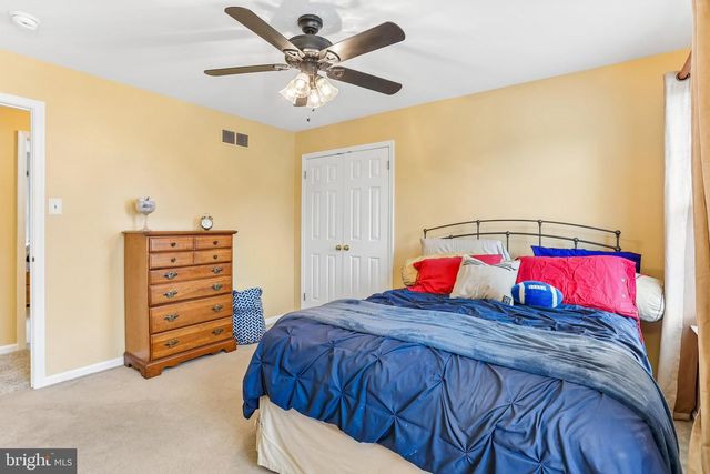 1204 WOODSVIEW DR, Garnet Valley, PA 19060